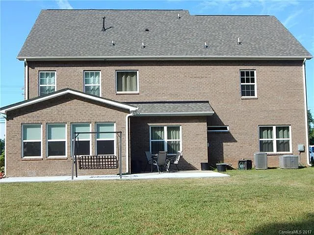Woodview Cir — Photo 10