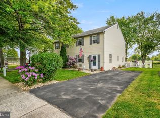 489 Indian Crest Dr, Harleysville, PA 19438