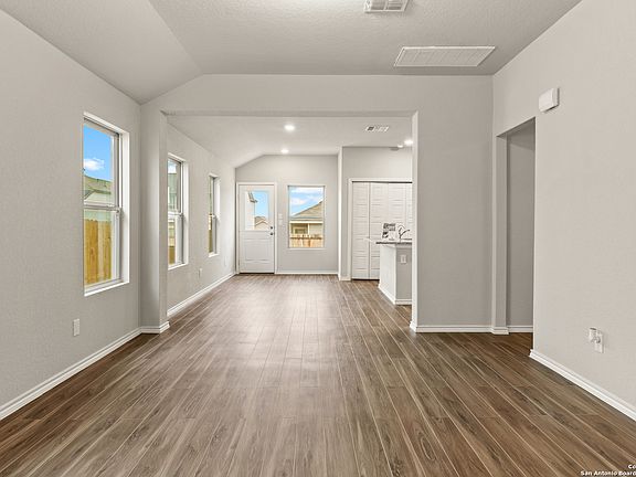 4th image of 10831 Randolph Way