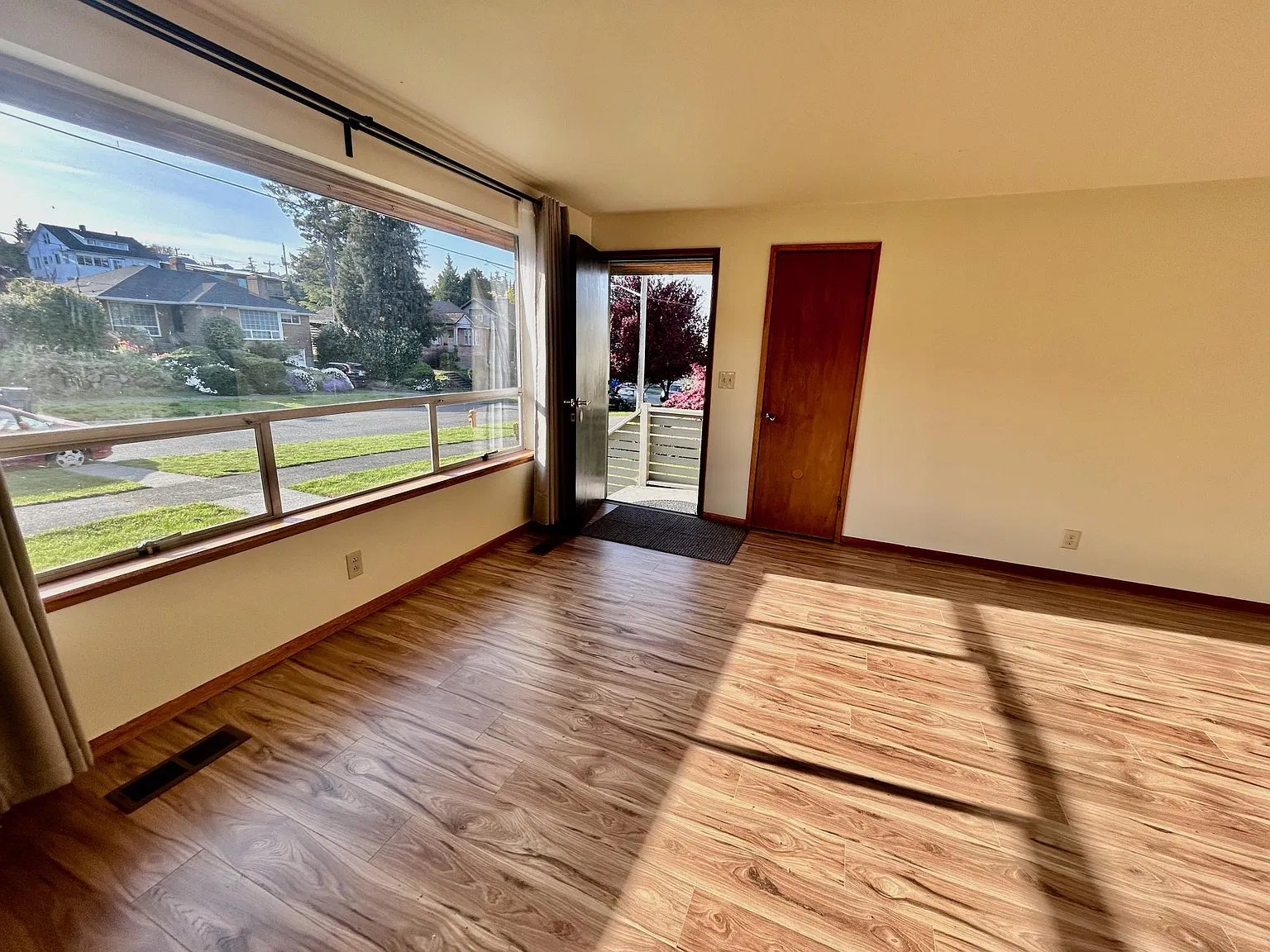 3 bed, 1675 sqft, $3,475 — Photo 3