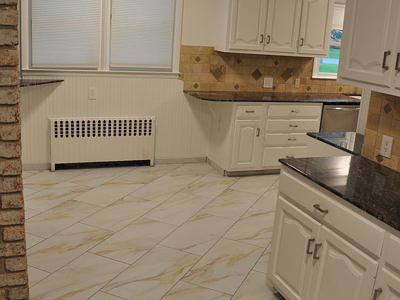 5th image of 53 Stonehedge Dr S