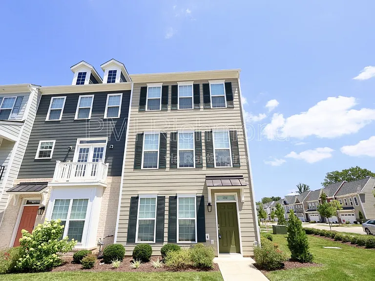 425 Randolph View Dr — Photo 1