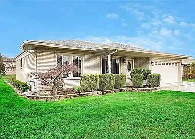 3 bed, 1.5 bath, 1600 sqft, $3,000 — Photo 2