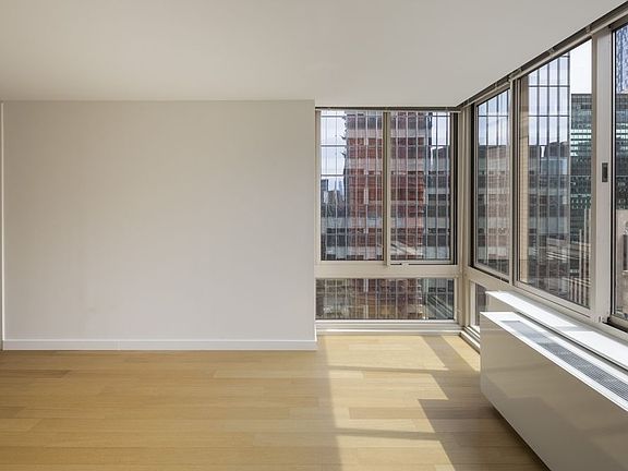 3rd image of 260 W 54th St APT 41J