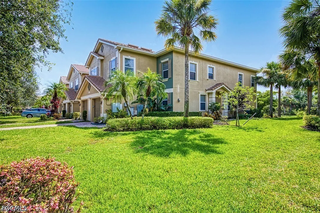 3 bed, 2.5 bath, 1821 sqft, $4,700 — Photo 1