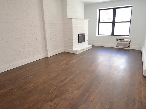 315 West 29th Street image 1 of 7