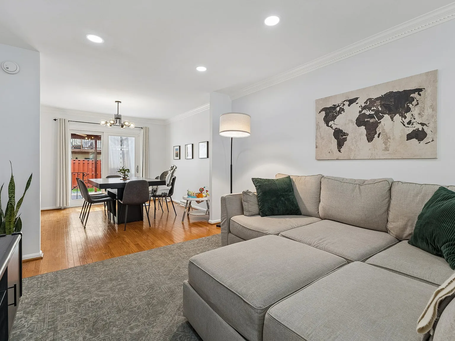 3 bed, 1970 sqft, $3,000 — Photo 2