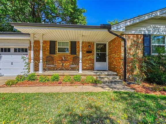 3rd image of 1703 Oakwood Dr