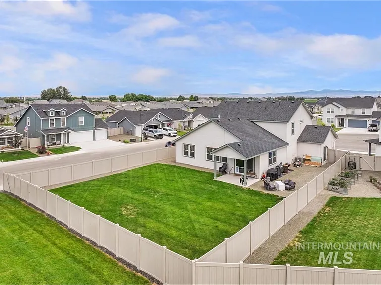 20455 Weymouth Pl — Photo 6