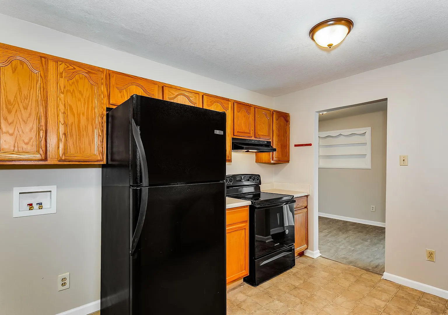 Large 2 Bedroom Home with Den! — Photo 4
