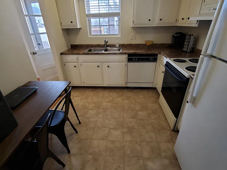 606A Lake Dr — Photo 1