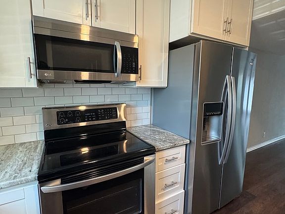 3rd image of 5110 Lake Shore Dr