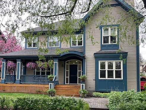 2nd image of 3019 E 6th St SW