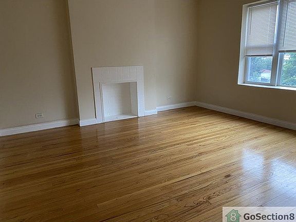 2nd image of 132 N Leamington Ave #3N