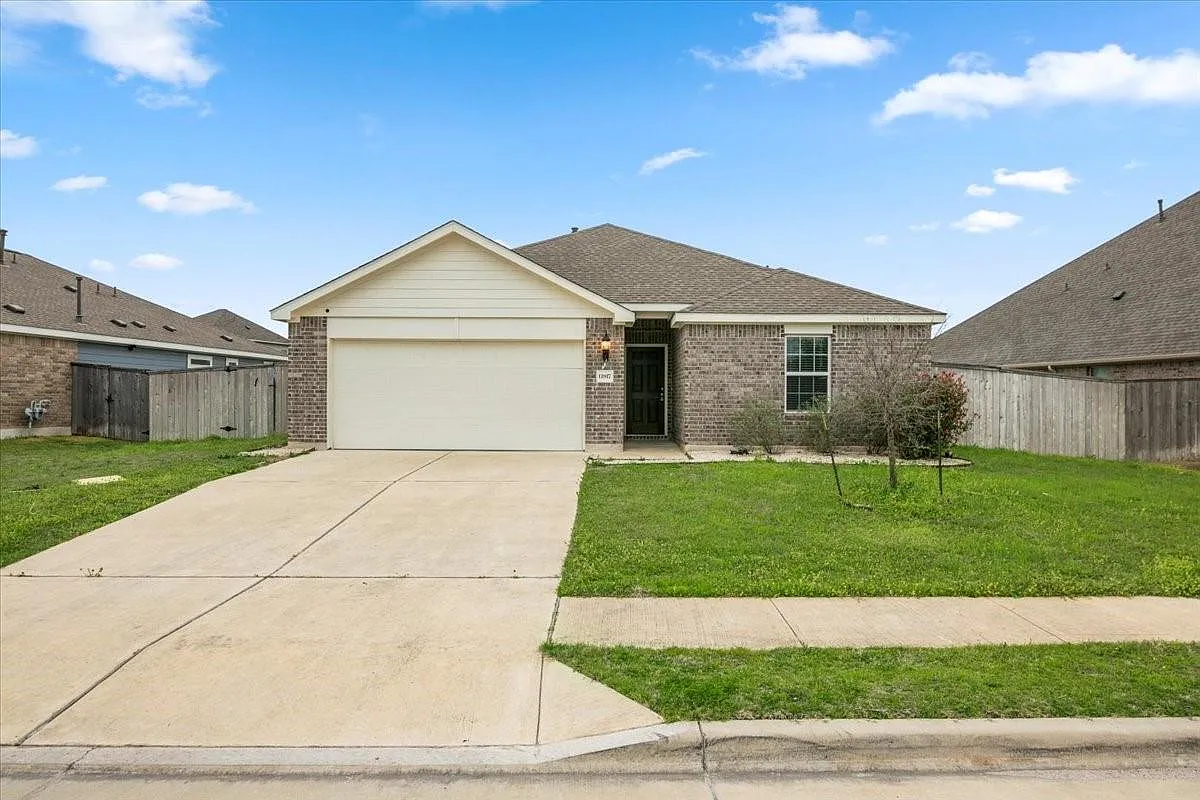 3 bed, 2.0 bath, 1854 sqft, $1,995 — Photo 1