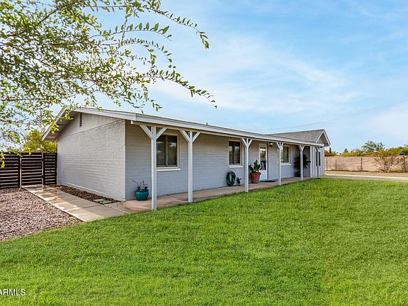 3rd image of 19035 W CALGARY Drive