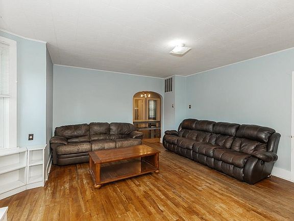 4th image of 440 S 11th St