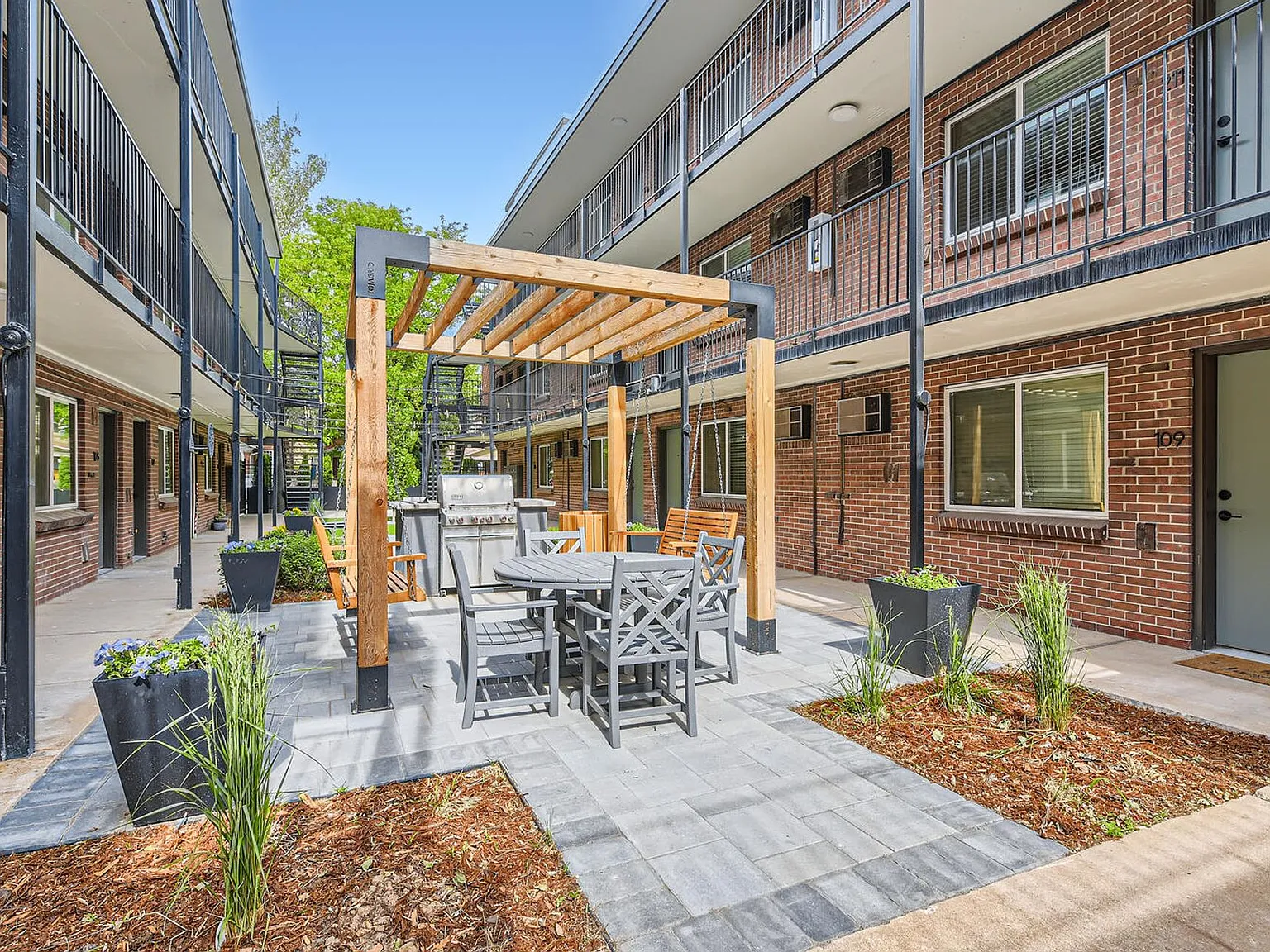 Cedar at Wash Park Apartments — Photo 4