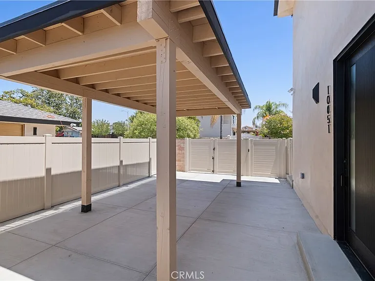 10051 Amestoy Ave — Photo 14
