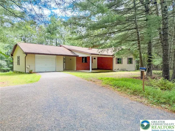 6316 Overlook Dr, Kunkletown, PA 18058