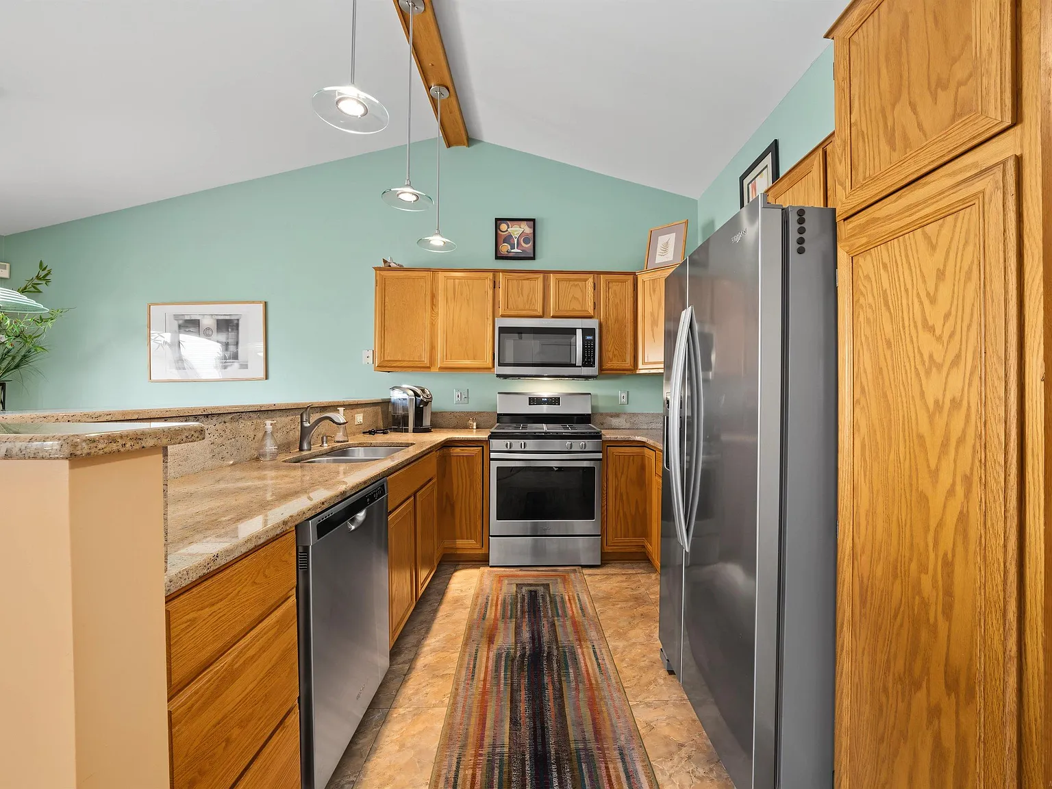 2 bed, 3.0 bath, 2690 sqft, $2,700 — Photo 3