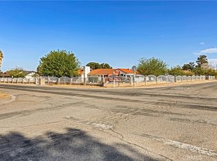 19056 Red Feather Rd, Apple Valley, CA 92307