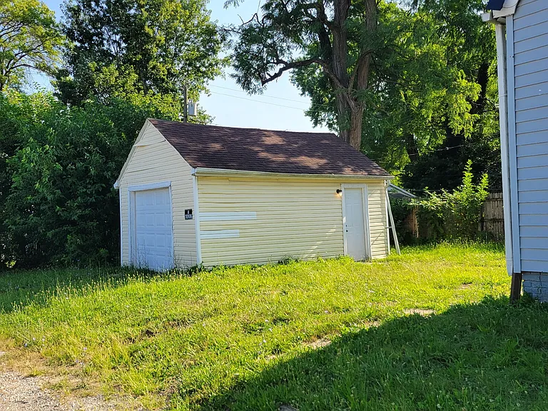 3902 Hoyt Ave — Photo 5