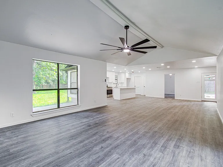 816 Glen Hollow Dr — Photo 18