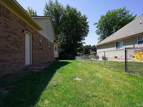 3rd image of 51819 Kings Pointe Dr
