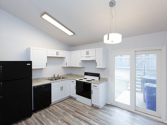4th image of 1015 E Yager Ln Unit 106