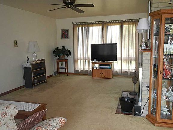 3rd image of 1716 Walnut Dr
