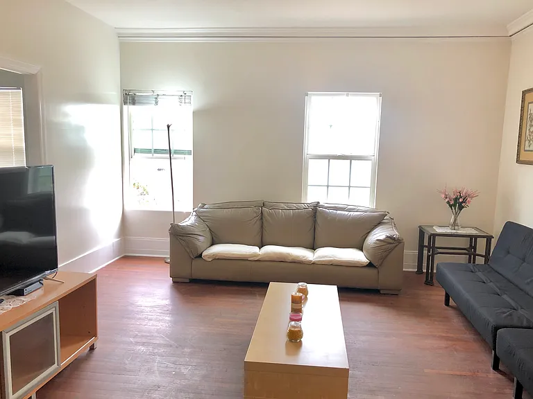 200 N Benton Way — Photo 5