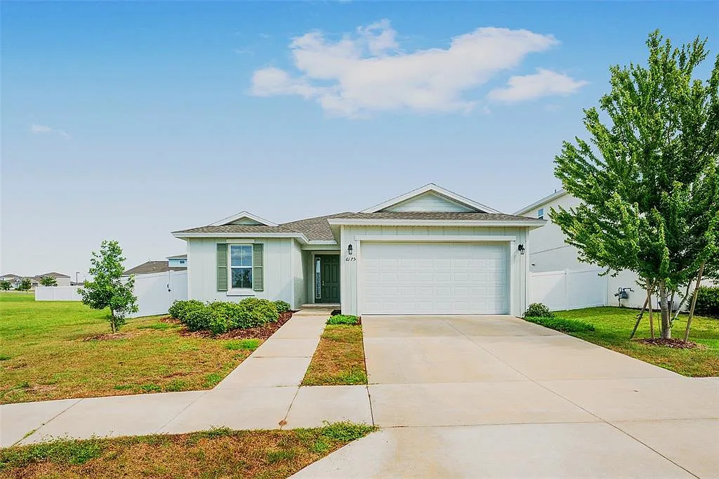 4 bed, 2.0 bath, 1910 sqft, $2,550 — Photo 2