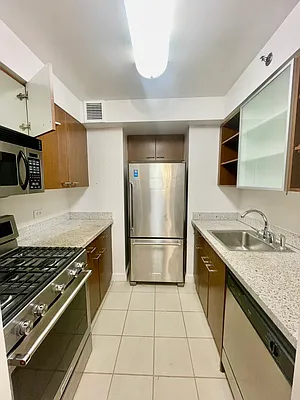 Rented by Cushman & Wakefield (Management) | media 1