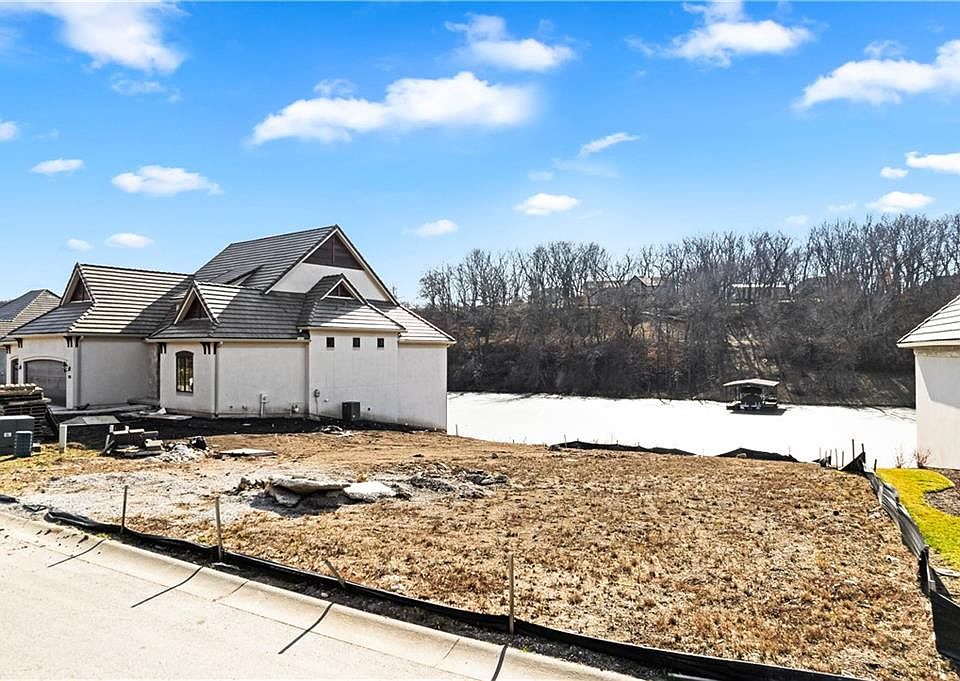 2nd image of 35 Cove Ct