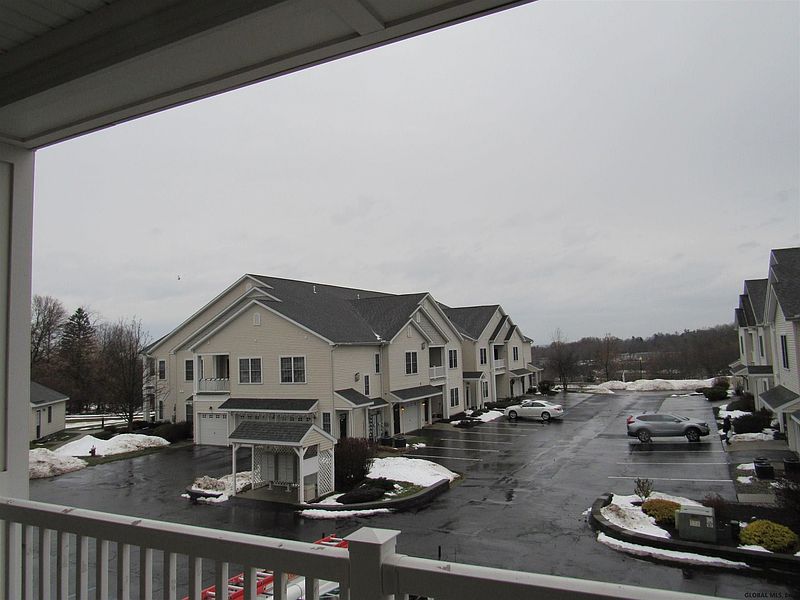 4th image of 106 N RIDGE #106
