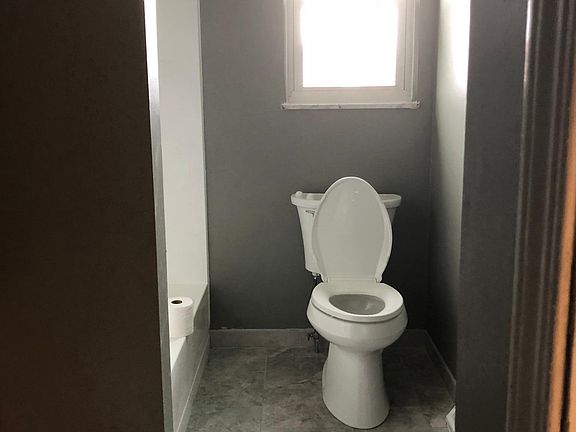 upstairs main bathroom