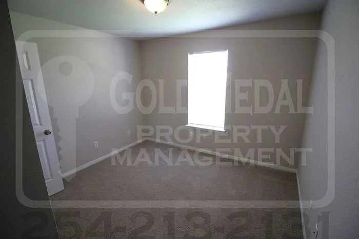 302 James Loop — Photo 14