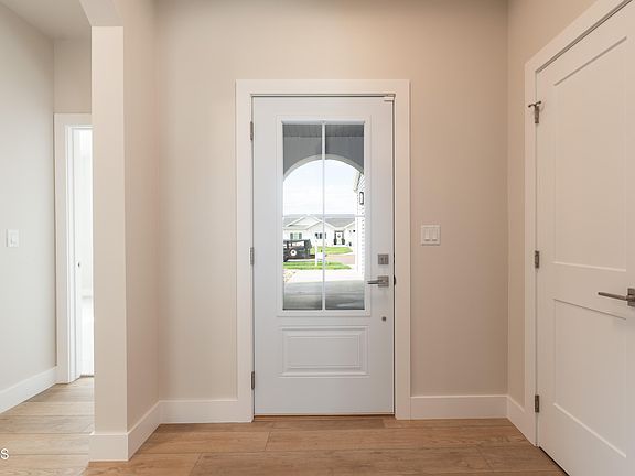 4th image of 411 Lennox Dr