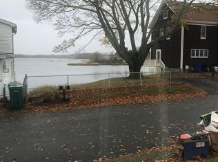 196 Cedar Ave, Portsmouth, RI 02871