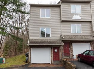 882 N Colony Rd APT 15, Meriden, CT 06450