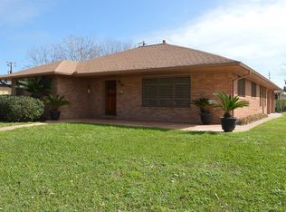 39 Maple Ln, Galveston, TX 77551