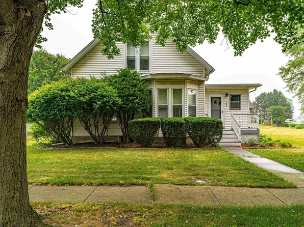 208 E Charles St, Mc Lean, IL 61754