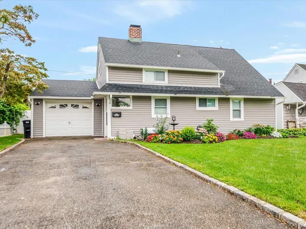 251 Blacksmith Road, Levittown, NY 11756