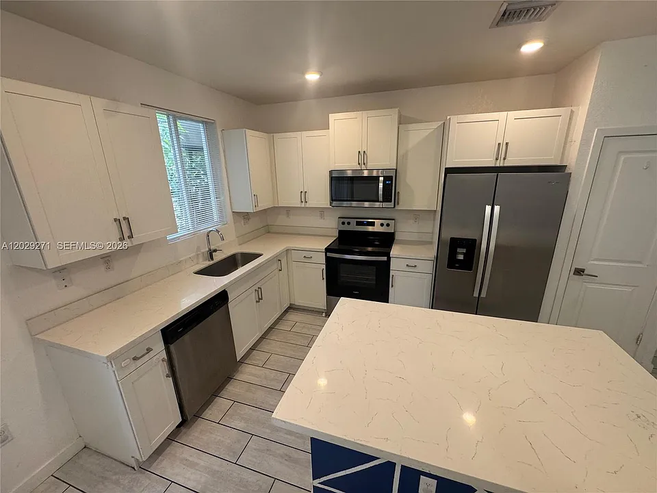 1048 SE 23rd Ter