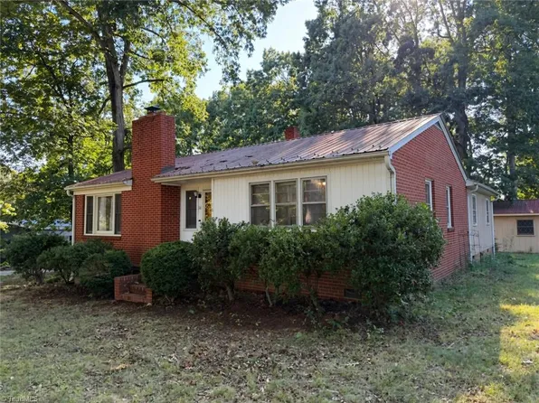 16 Vivian St, Thomasville, NC 27360