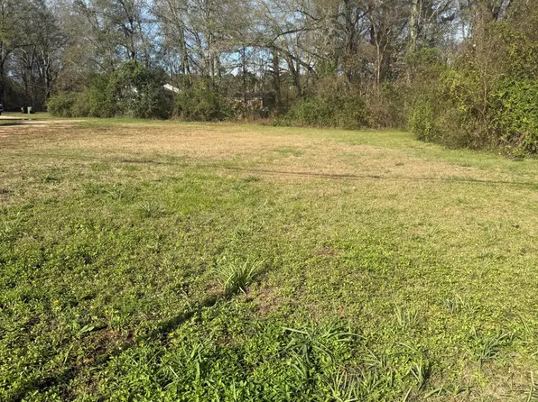 815 Country Club Rd, Hattiesburg, MS 39401