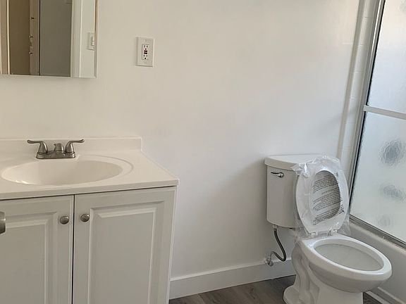 5th image of 836 W Beach Ave APT D