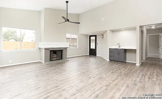 3 bed, 1493 sqft, $2,100 — Photo 1