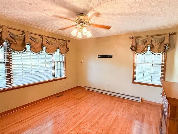 4th image of 3088 Finney Rd